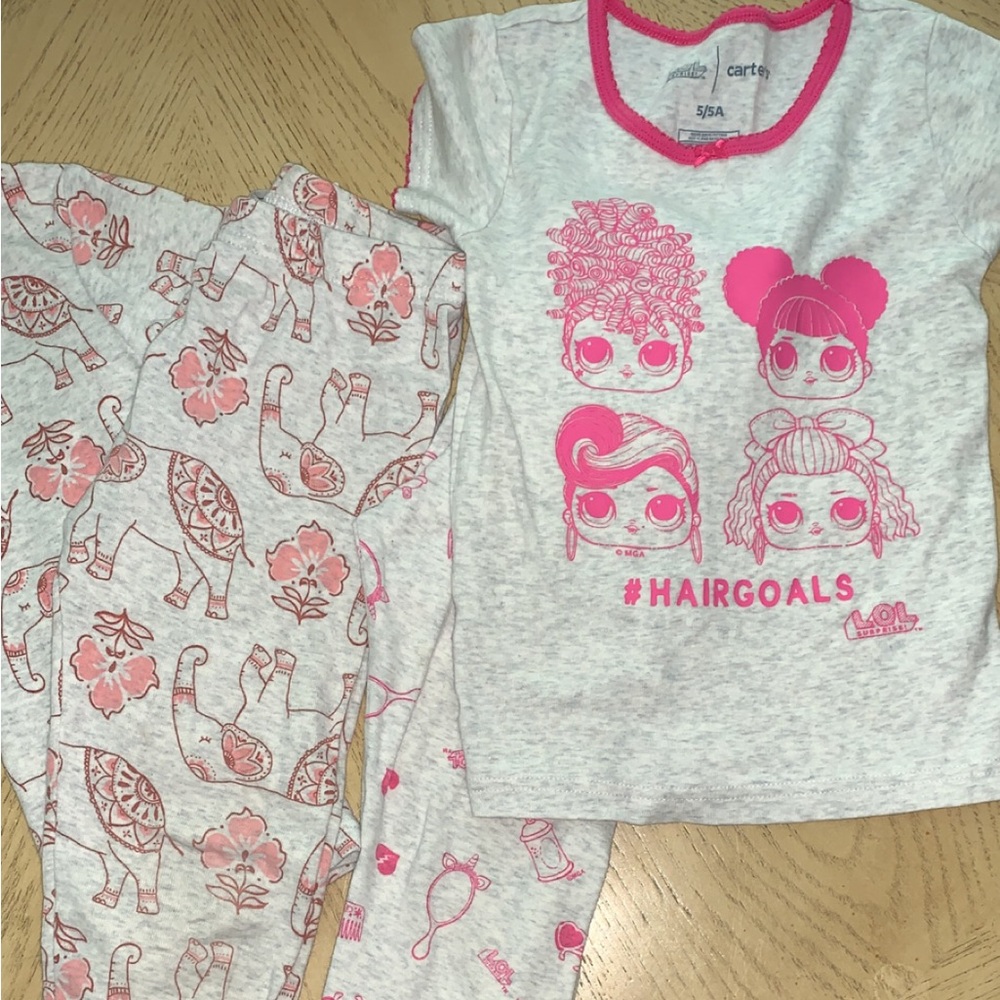 2 Carter’s Pajama Sets Size 5
